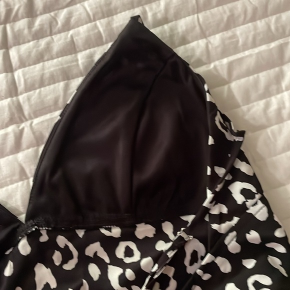 Adorable halter top and cropped pants outfit size medium - Picture 14 of 14